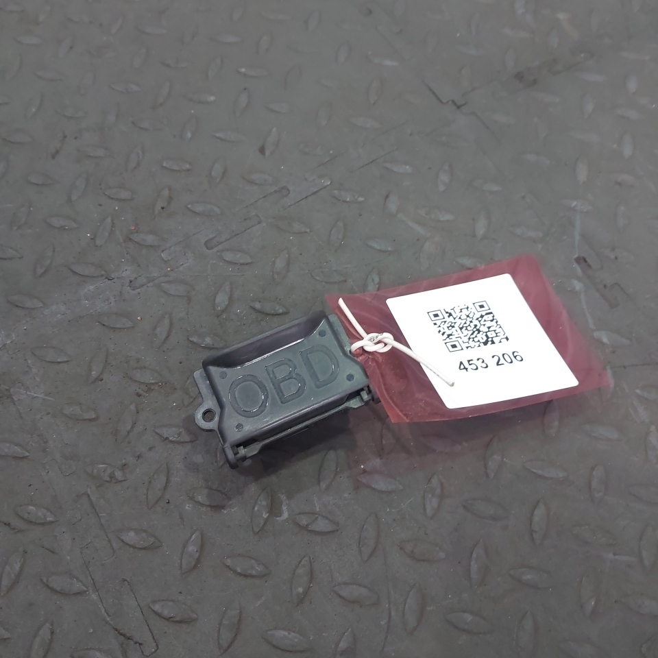 2025402373 MERCEDES Крышка OBD, № XF453206, фото 1