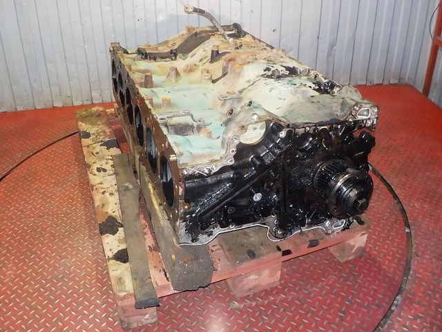 20451181 VOLVO Блок двигателя, № XF159823, фото 3