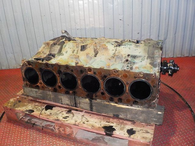 20451181 VOLVO Блок двигателя, № XF159823, фото 4