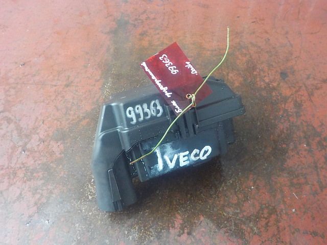 69500825 IVECO Блок предохранителей, № XF99363, фото 1