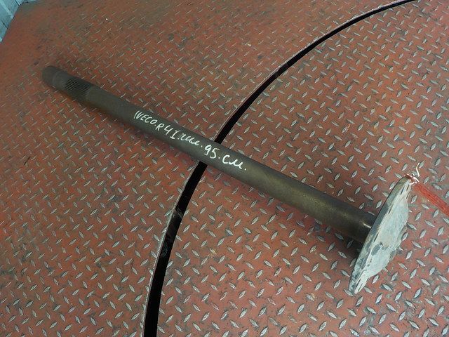 42543985 IVECO Полуось правая, № XF174546, фото 1