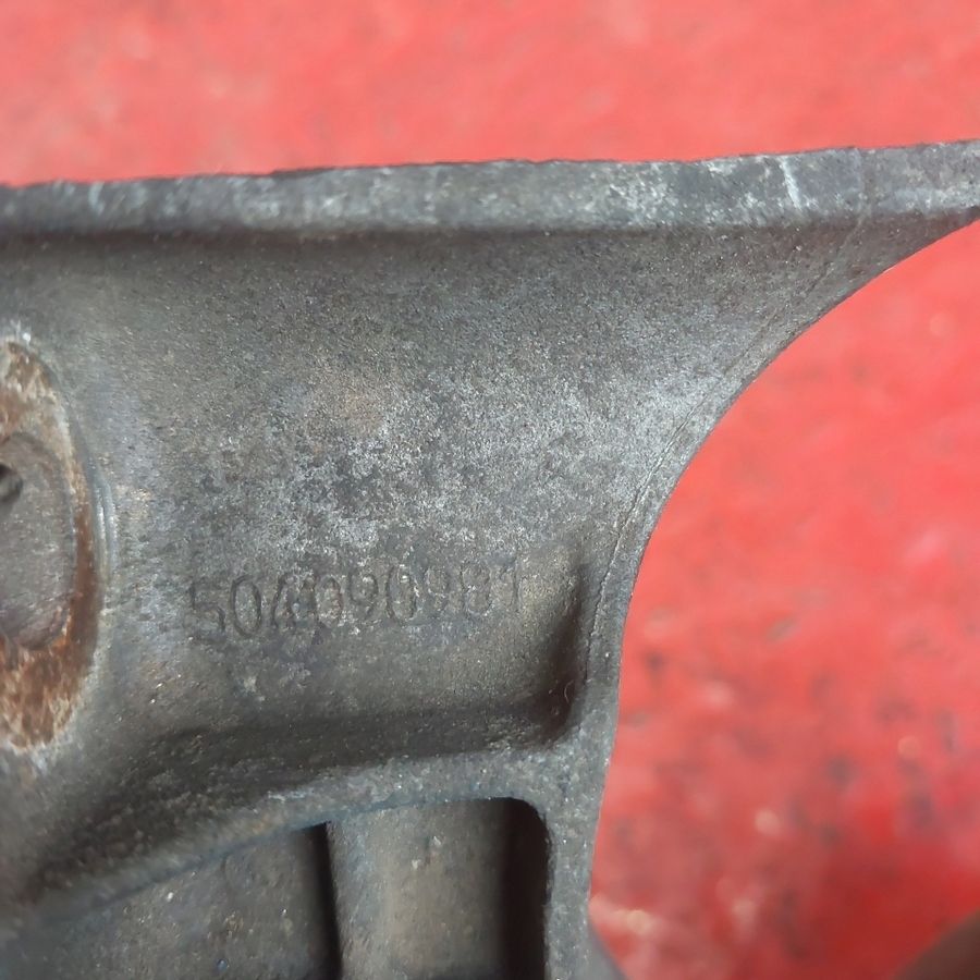 504090981 IVECO Кронштейн бачка гидроусилителя, № XF429729, фото 4