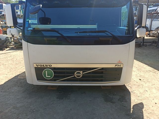 82056727 VOLVO Капот, № XF337736, фото 1