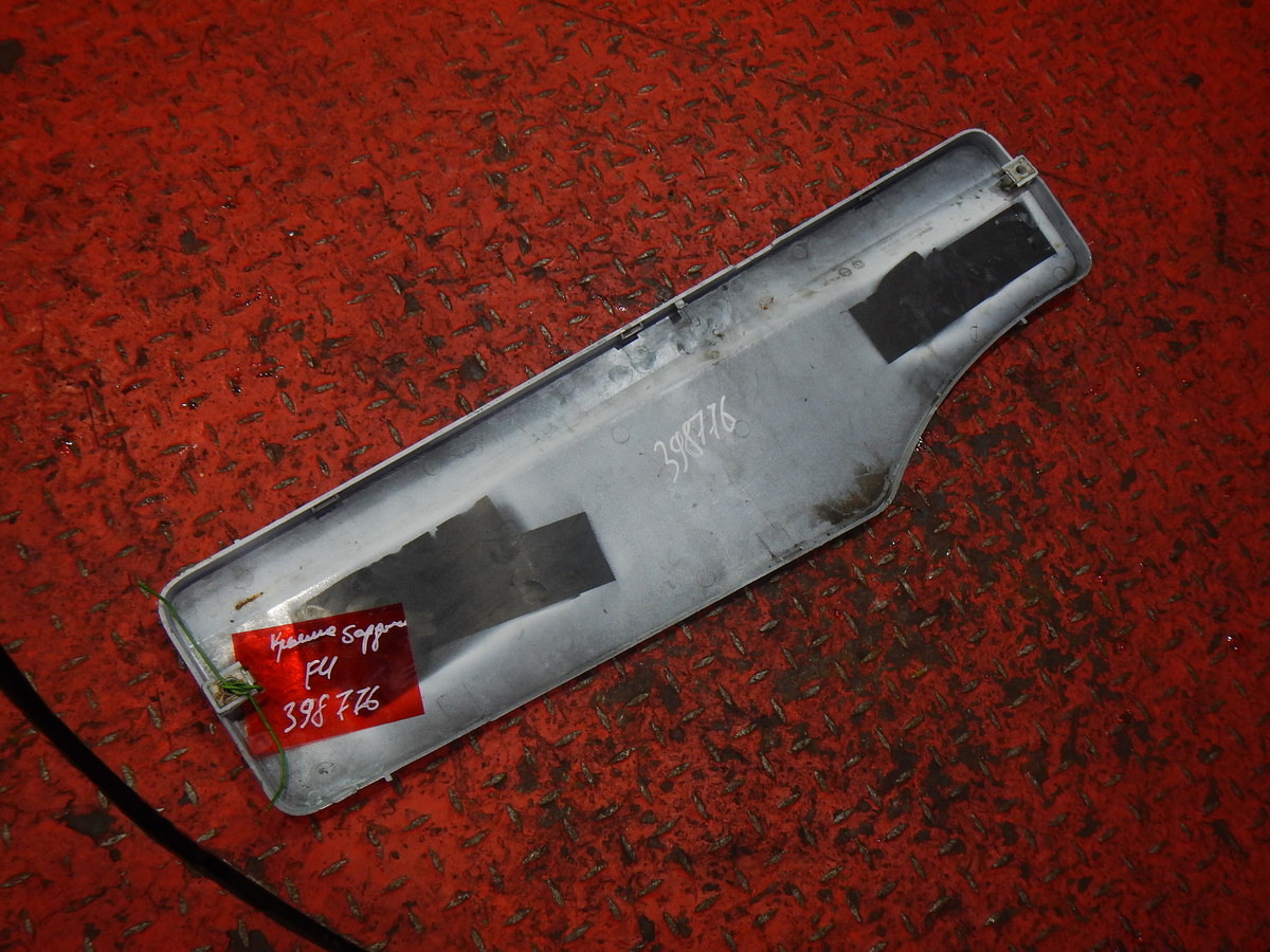 82181355 VOLVO Крышка бардачка, № XF398776, фото 3