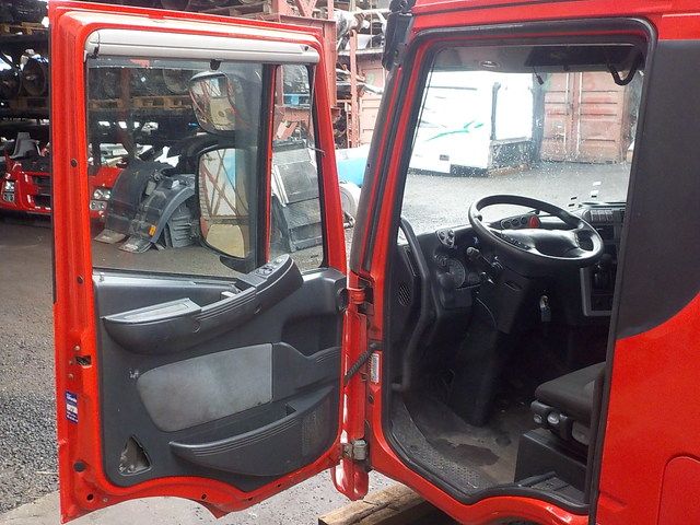IVECO Кабина, AS, Красный, № XF122042, фото 8