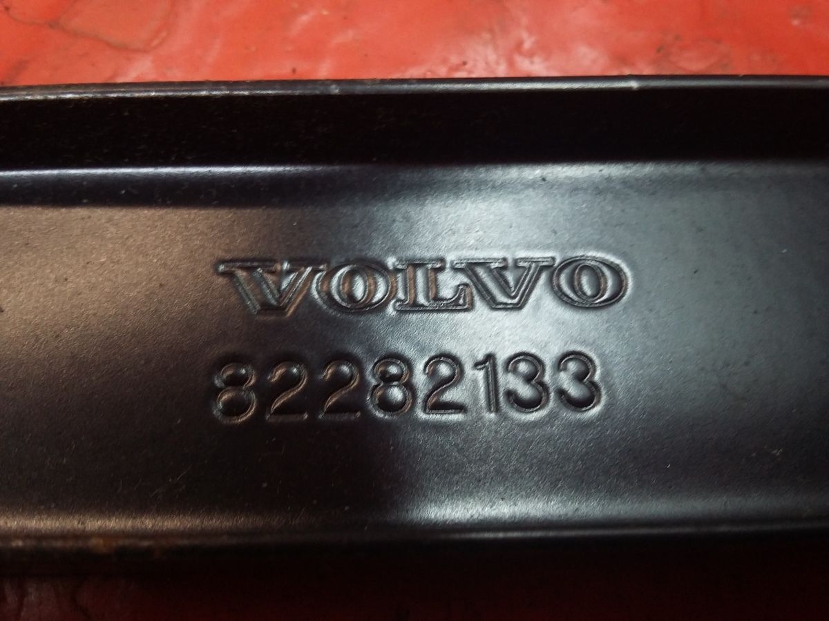 82282133 VOLVO Кронштейн бардачка, № XF417368, фото 4