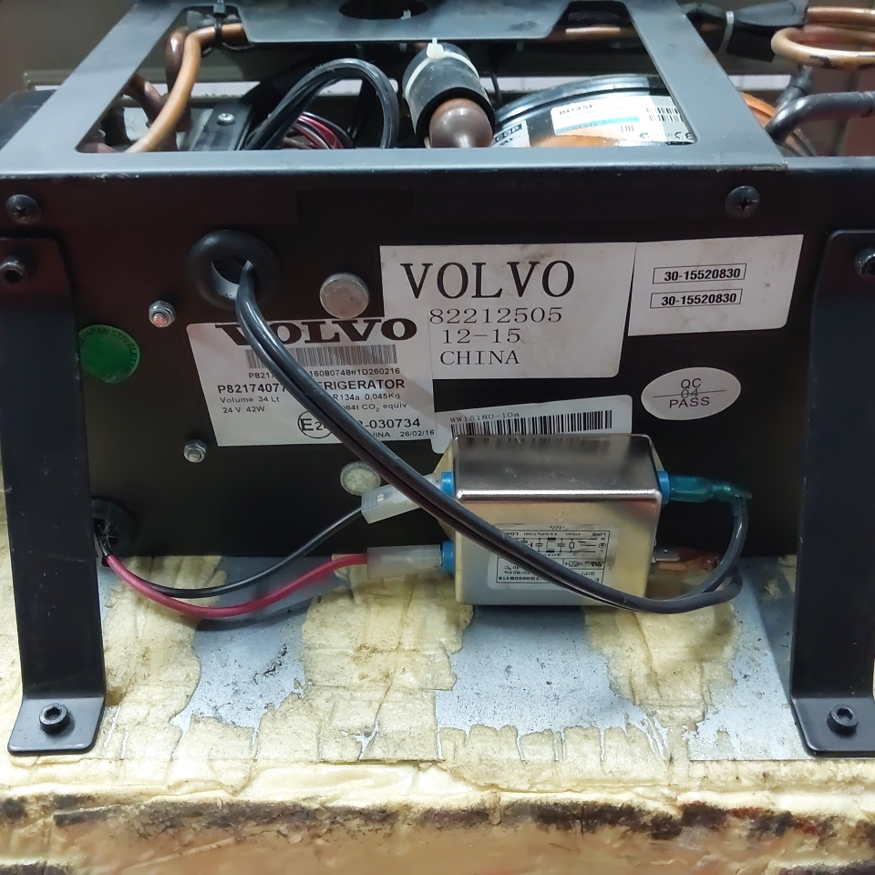 82174077 VOLVO Холодильник, № XF459542, фото 6