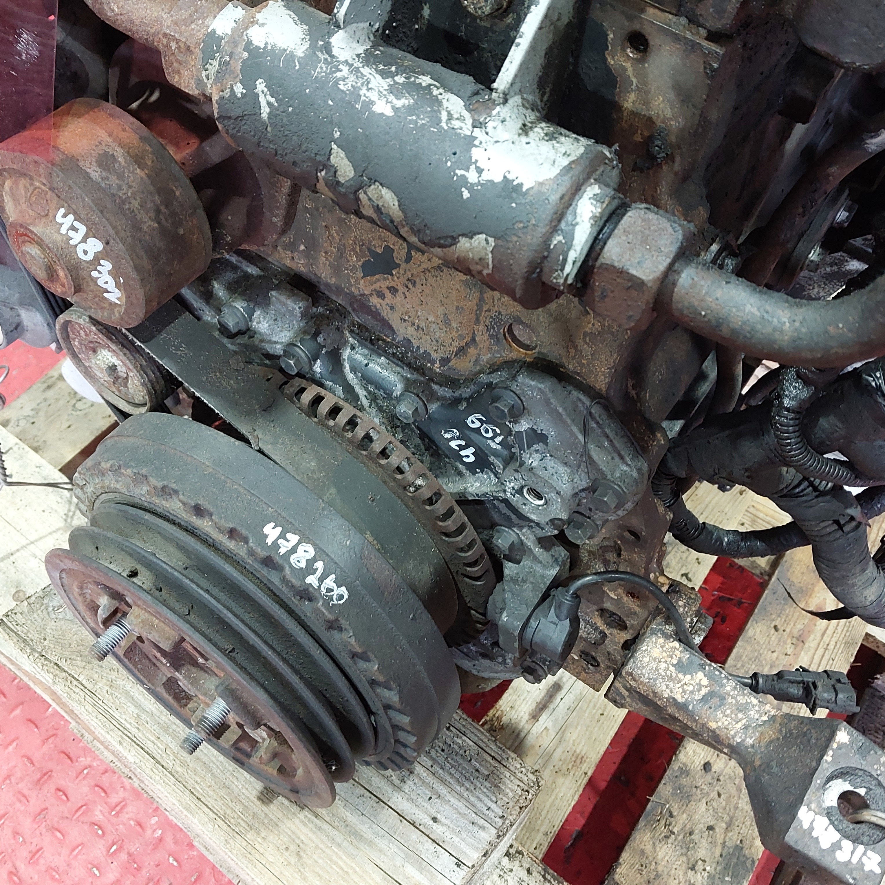4897026 IVECO Крышка двигателя, № XF478199, фото 1