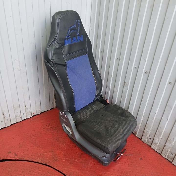 81623076324 MAN Сиденье правое, № XF475027, фото 1