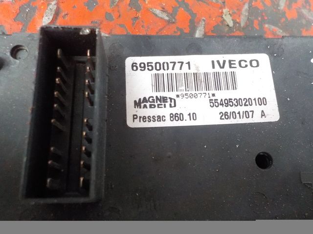 69500771 IVECO Блок предохранителей, № XF187243, фото 7
