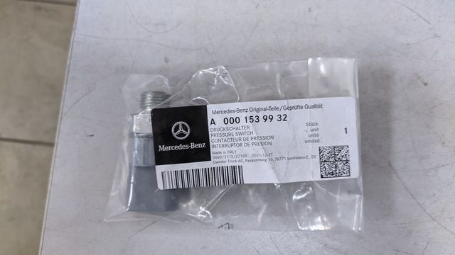 0001539932 MERCEDES Датчик давления масла, № XF457438, фото 1