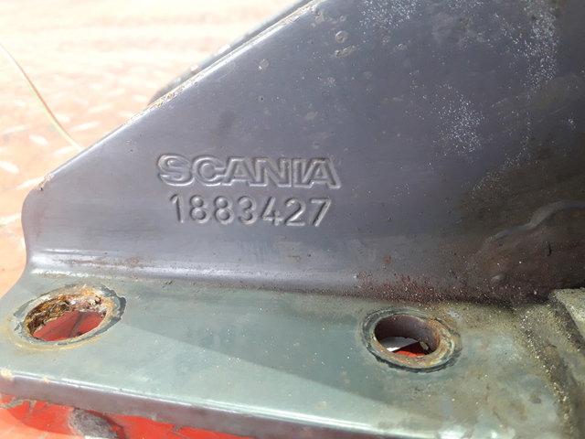 1883427 SCANIA Кронштейн брызговика, № XF305742, фото 3