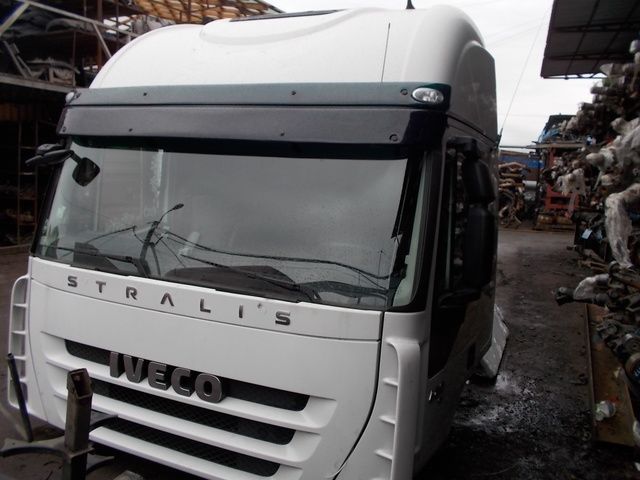 IVECO Кабина, AS, Красный, № XF75629, фото 1