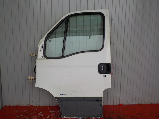IVECO Дверь передняя левая, № XF130499, фото 1