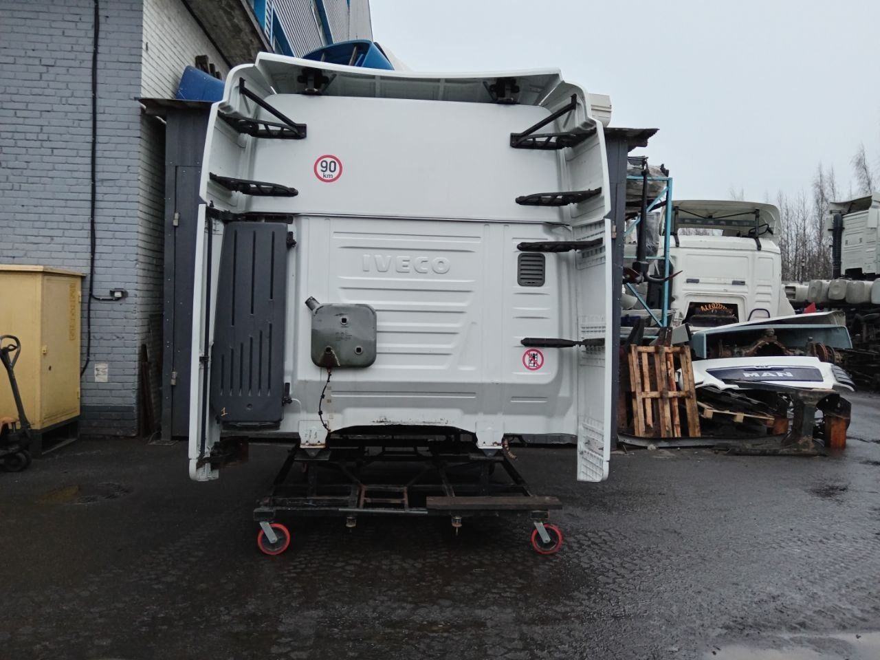 IVECO Кабина, AS, Красный, № XF438619, фото 2