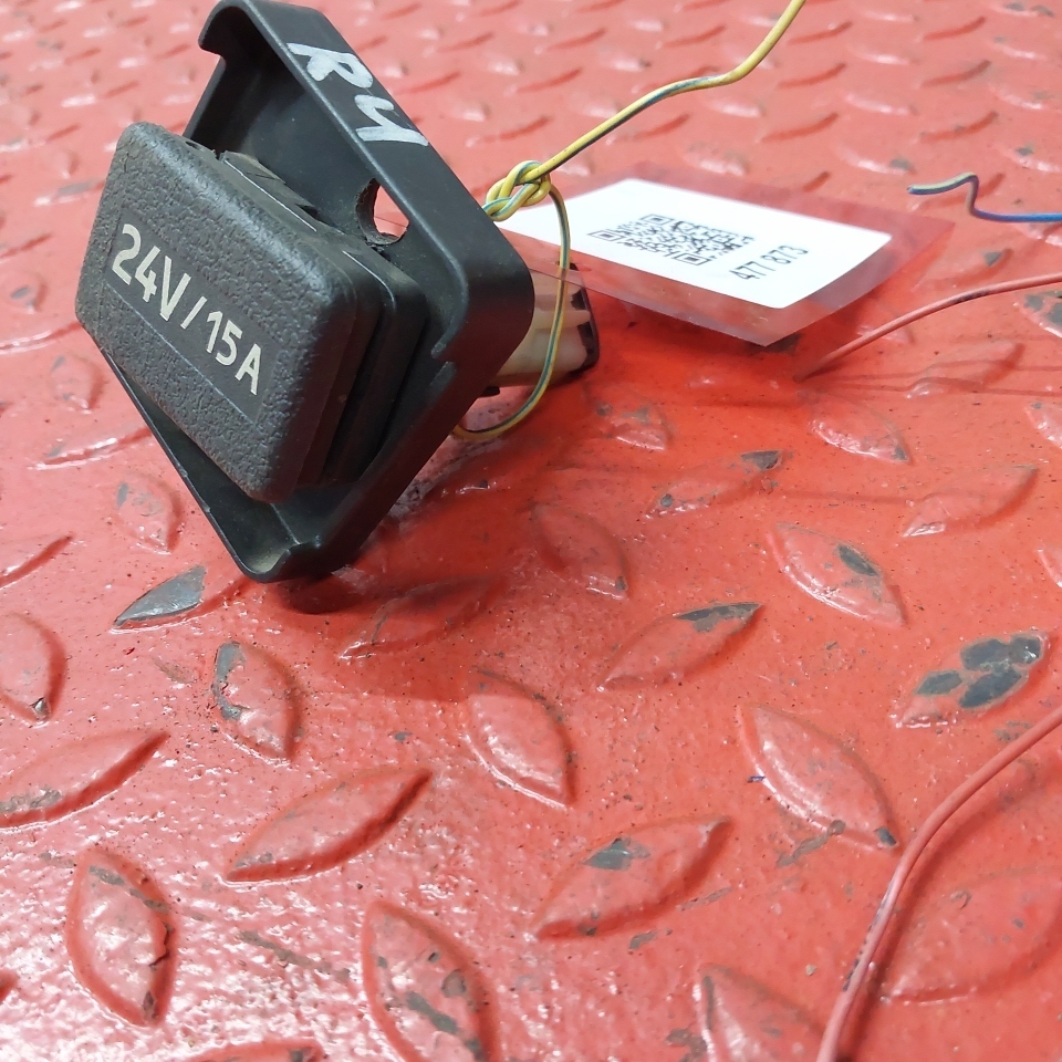 5010620298 RENAULT Гнездо прикуривателя, № XF477873, фото 1