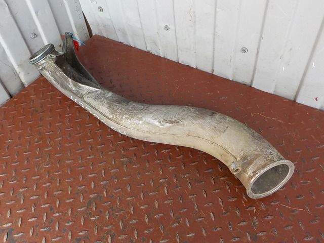 20803692 VOLVO Патрубок интеркулера, № XF163330, фото 1