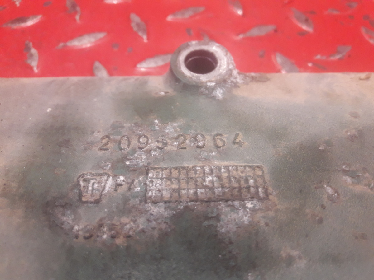 21423742 VOLVO Крышка двигателя, № XF317520, фото 4